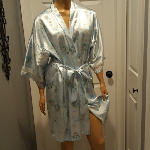 New Womens size L Secret Treasires Short wrap Robe White 12-14